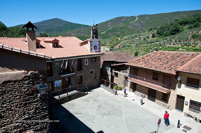 plaza mayor de robledillo de gata