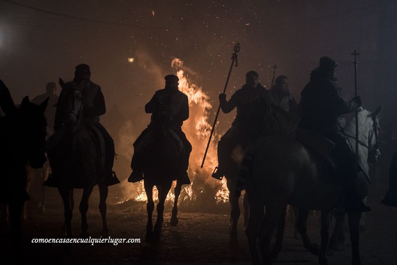 caballo fuego luminarias