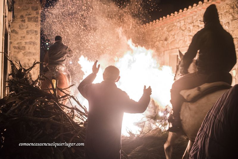 caballo fuego luminarias