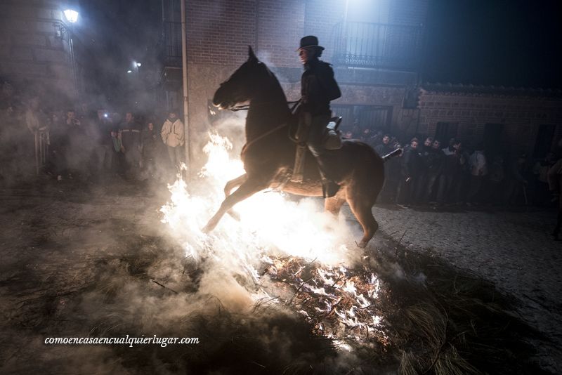 caballo fuego luminarias