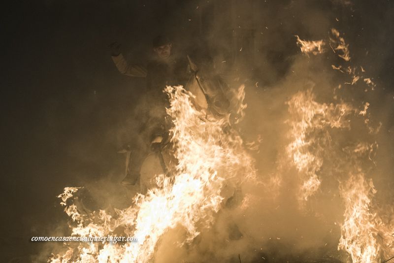 caballo fuego luminarias