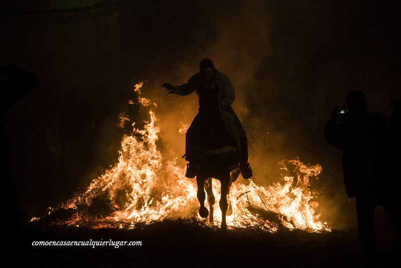 caballo fuego luminarias