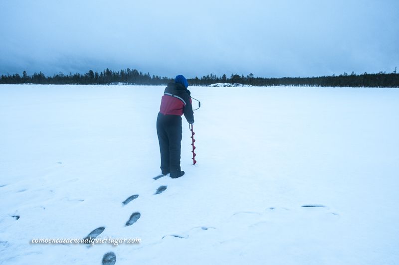 Hacer agujero para pescar en hielo que hacer en rovaniemi