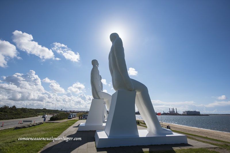 el hombre encuentra el mar en Esbjerg Dinamarca Svend Wiig_foto_Miguel Angel Munoz Romero_002