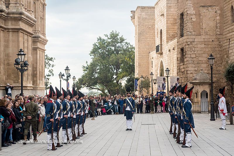 El relevo de la guardia de honor en Mallorca