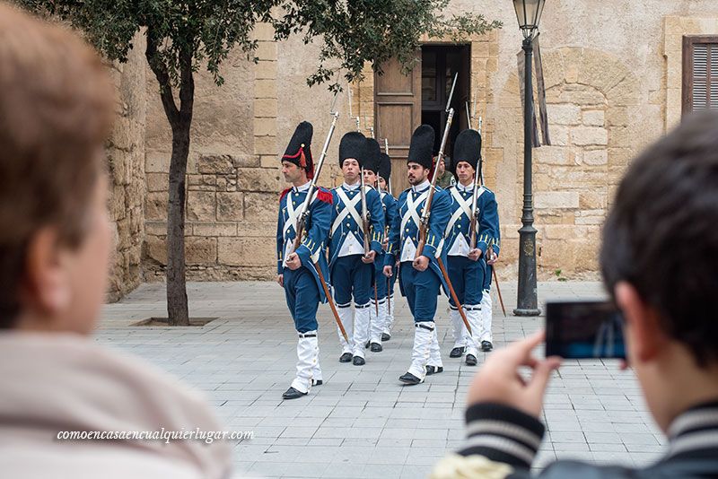 El relevo de la guardia de honor en Mallorca