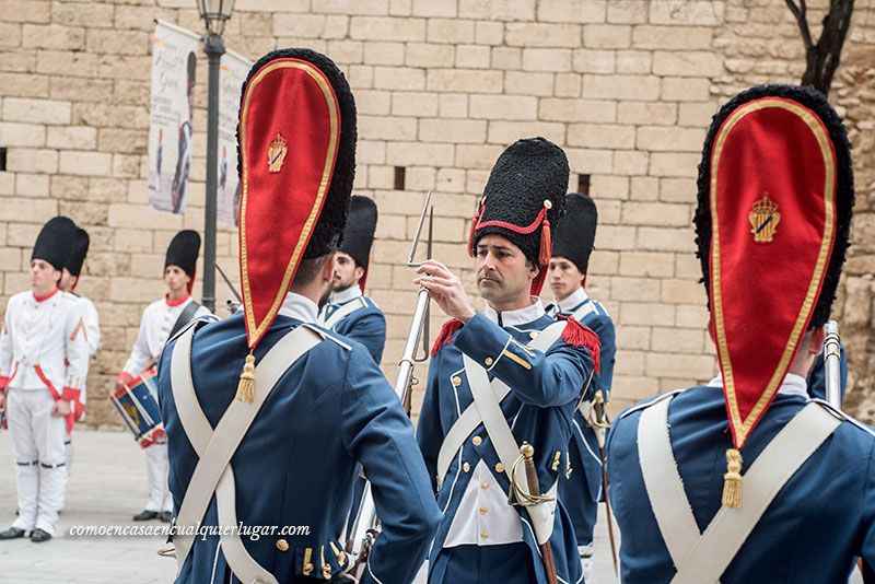 El relevo de la guardia de honor en Mallorca