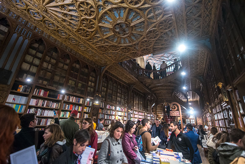 Visita obligada en Oporto librería Lello