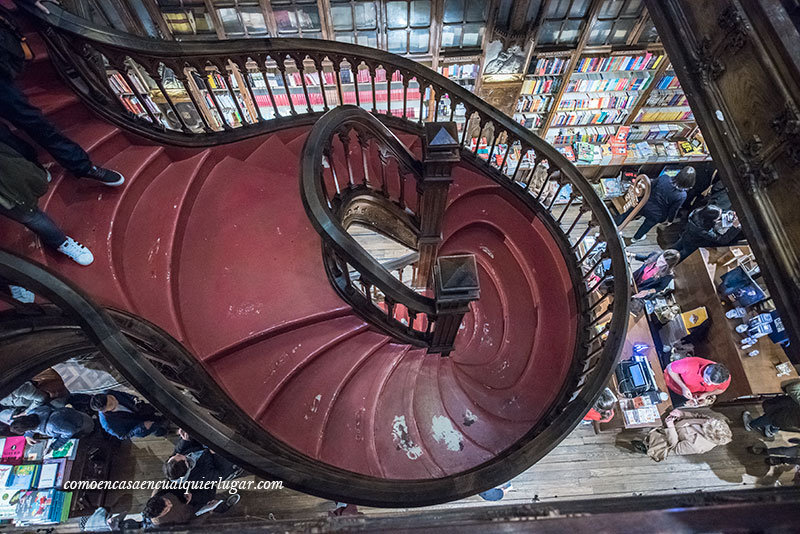 Visita obligada en Oporto librería Lello