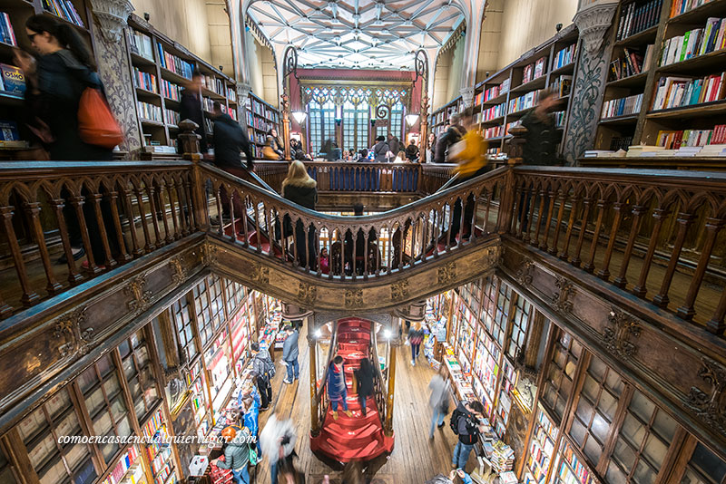 Visita obligada en Oporto librería Lello