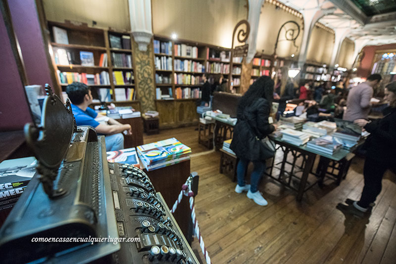 Visita obligada en Oporto librería Lello