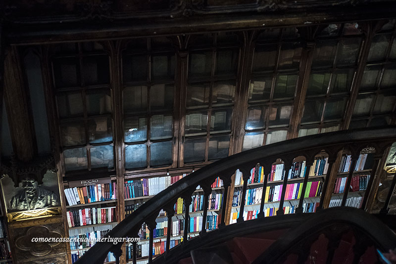 Visita obligada en Oporto librería Lello