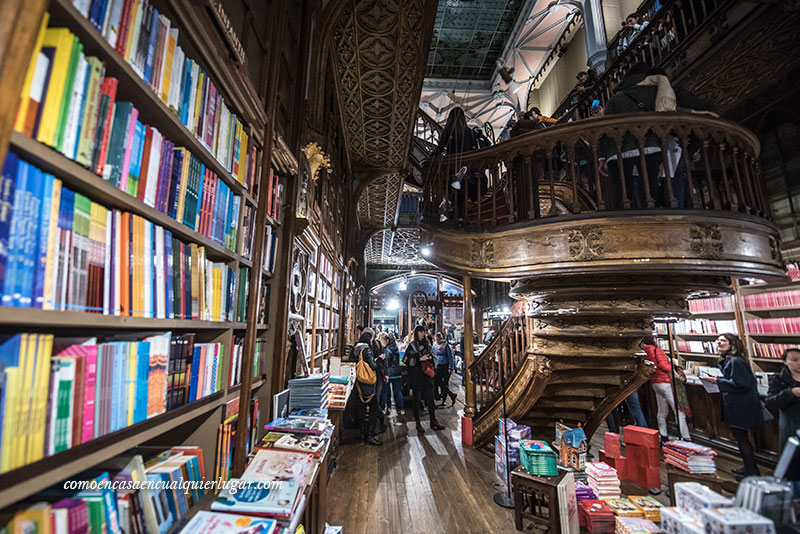 Visita obligada en Oporto librería Lello