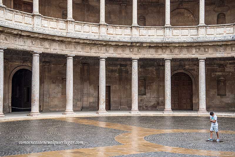 alhambra en Granada interior del Palacio de Carlos V