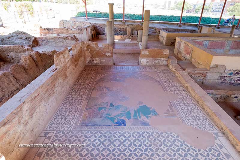 Casa del Mitreo y Área Funeraria de los Columbarios