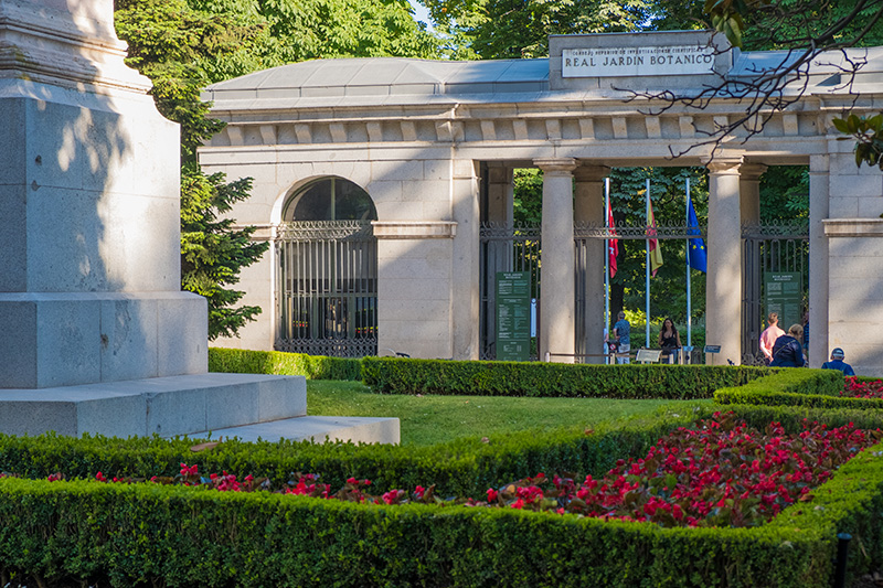 foto de la fachada principal del jardín botánico